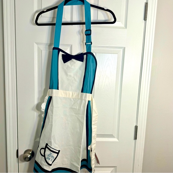 NWT. Disney Apron Alice In Wonderland UK Pavilion “It's Always Tea Time” Apron - Picture 1 of 11